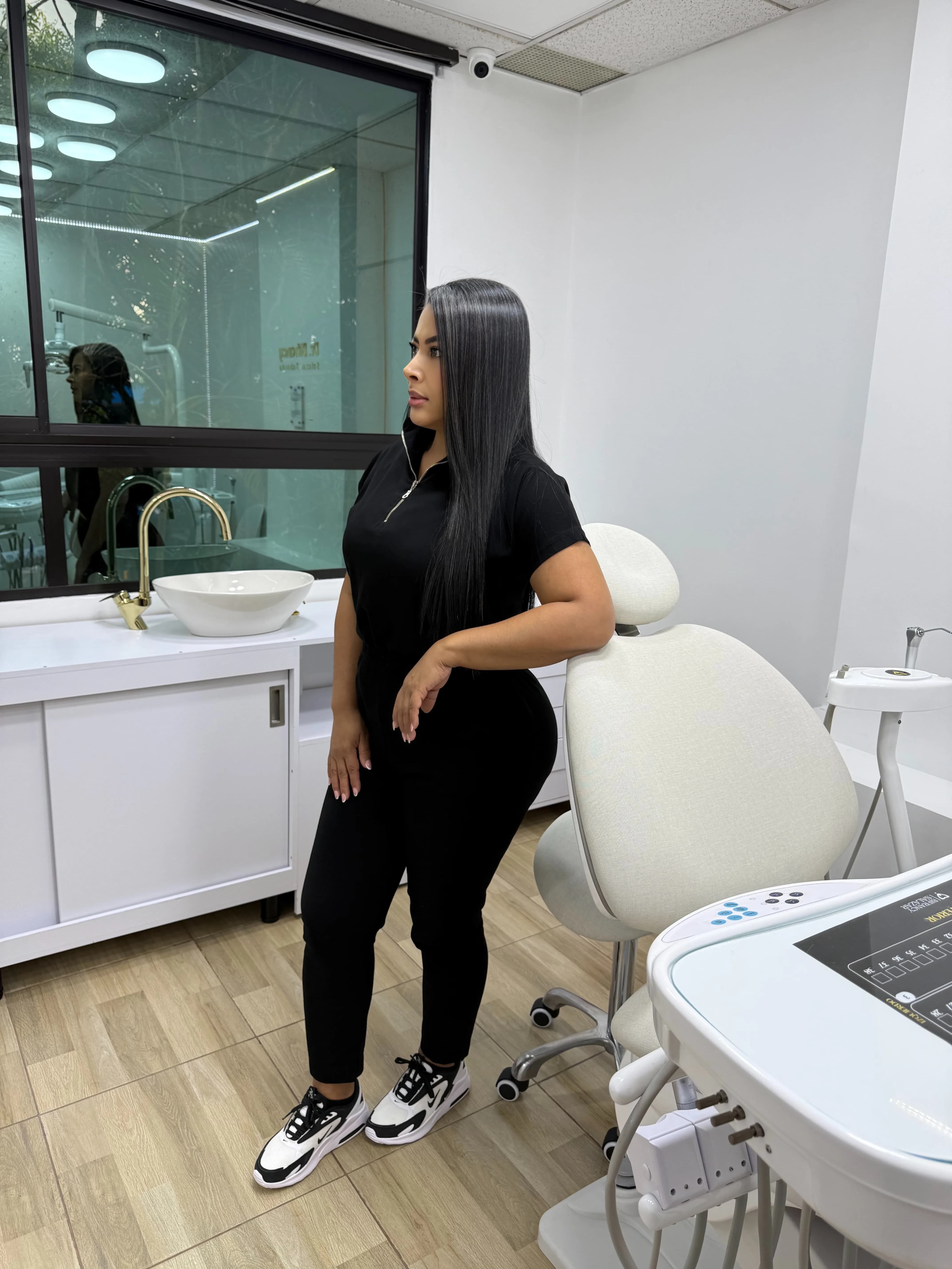 Dra. Bifrancy Salazar - Clínica dental