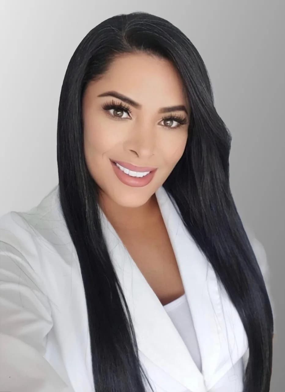 Dra. Bifrancy Salazar - Odontología estética en Medellín